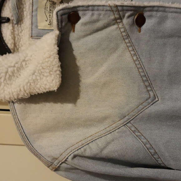 Ashley Vintage Sherpa Denim Jean Jacket - Picture 9 of 14